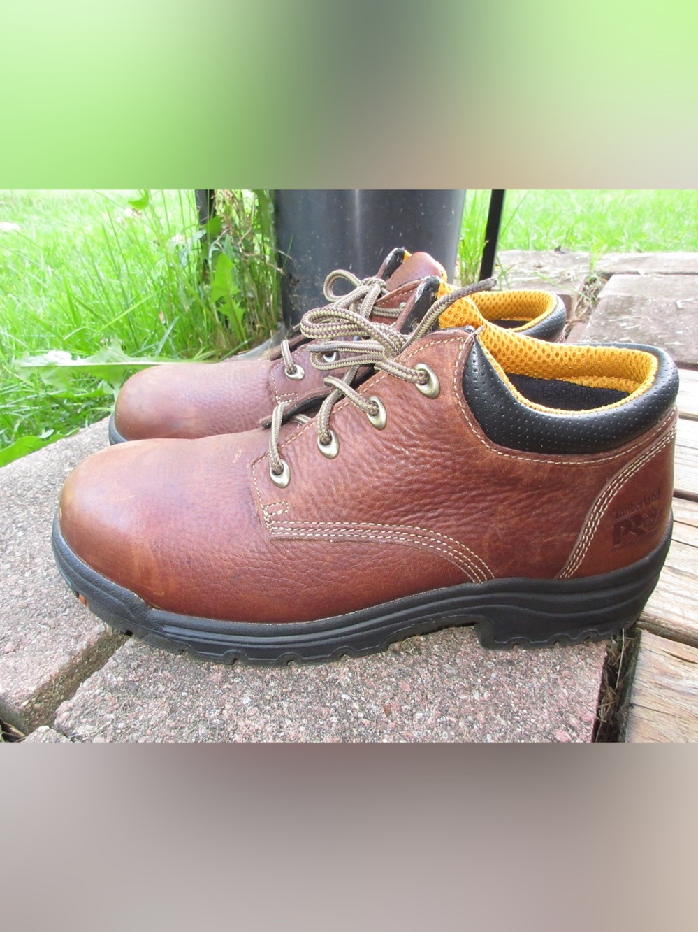 Timberland Brown Leather Lace-Up Work Boots with Black Soles and Yellow Interior